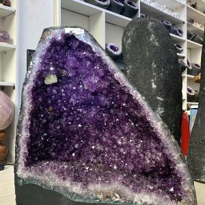 ĐỘNG THẠCH ANH TÍM BRAZIL, KL: 62,59KG – KT: 50*47CM